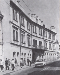 Fostul Hotel Metropol - Str. Frații Buzești 4-6 - construit la 1865.jpg
